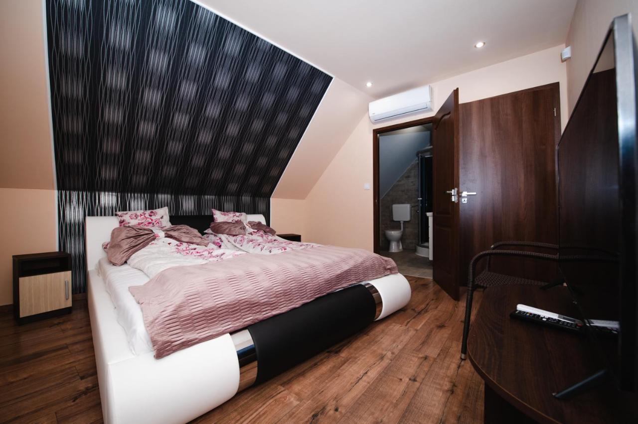 Ferienwohnung Videki Vendeghaz A Buekkben, Pezsgofuerdovel. Királd Exterior foto