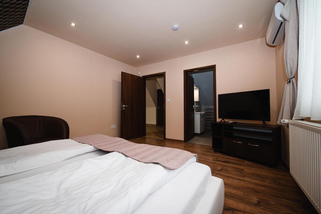 Ferienwohnung Videki Vendeghaz A Buekkben, Pezsgofuerdovel. Királd Exterior foto