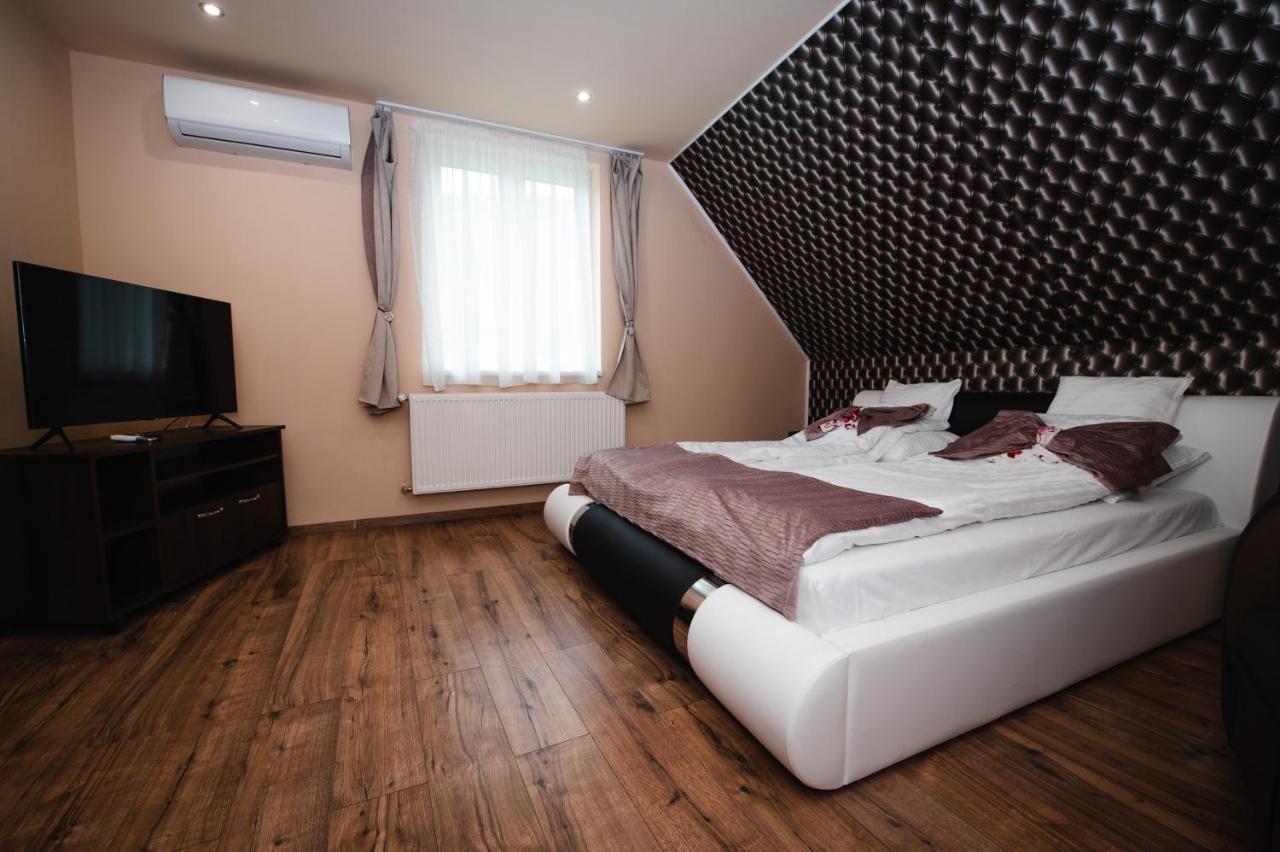 Ferienwohnung Videki Vendeghaz A Buekkben, Pezsgofuerdovel. Királd Exterior foto